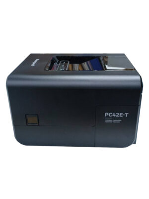 ภาพด้านข้างของเครื่องพิมพ์ฉลากสินค้า Honeywell PC42E-T ดีไซน์กะทัดรัด ประหยัดพื้นที่